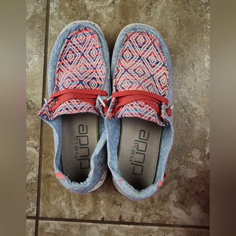 Hey Dude Aztec Print Women's size 8